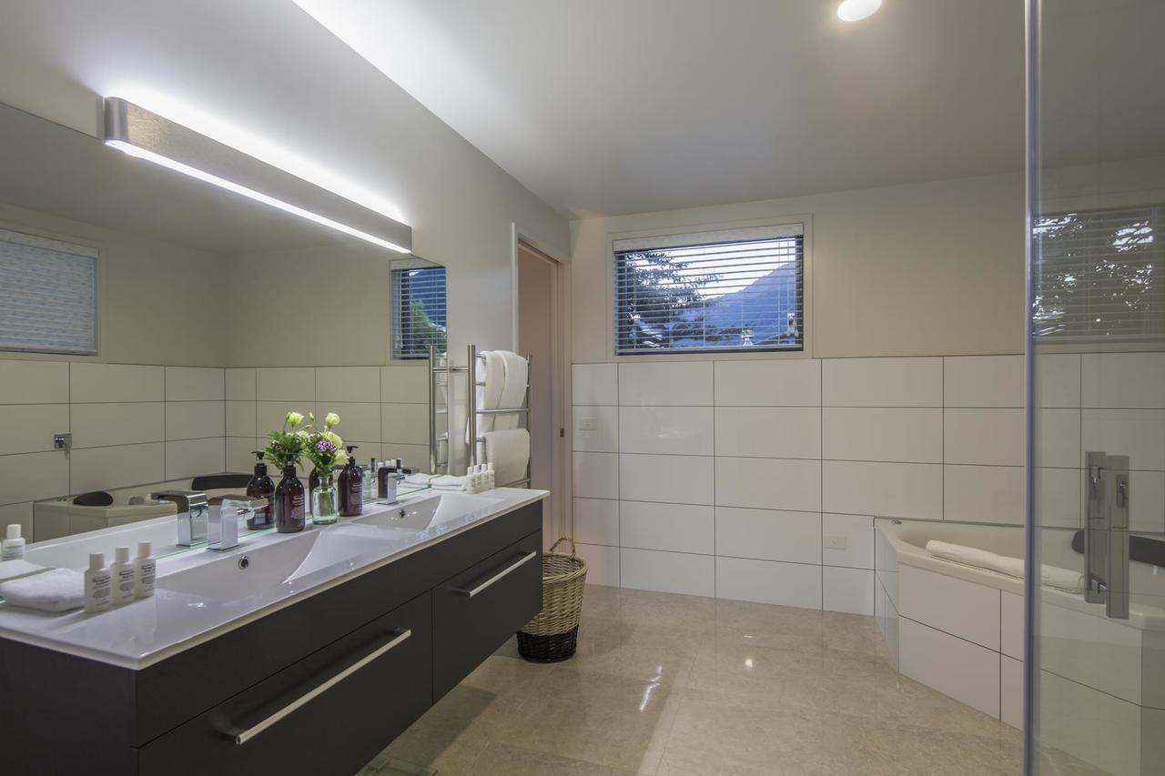 Lakefront Luxury By Amazing Accom クイーンズタウン エクステリア 写真